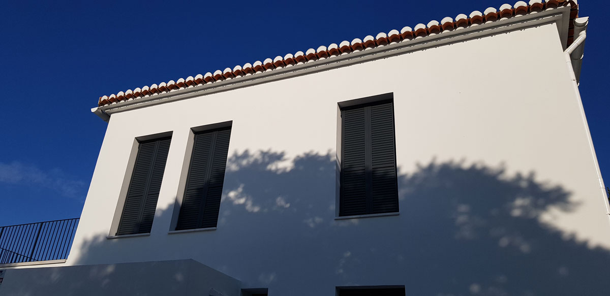 contraventanas o mallorquinas