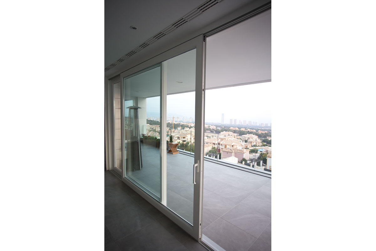 ventanas y cerramientos Ventacan para vivienda en Finestrat